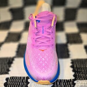 BRAND NEW. HOKA W CLIFTON 9.5